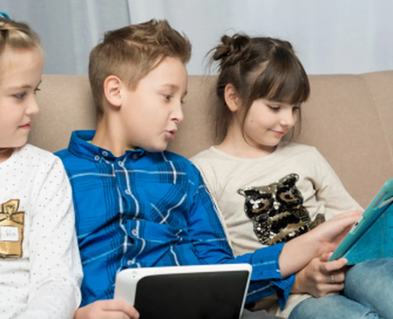 радісні діти на навчанні